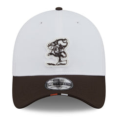 Cleveland Browns New Era 2025 NFL Training Camp Throwback Logo 39THIRTY Flex Hat White/Brown