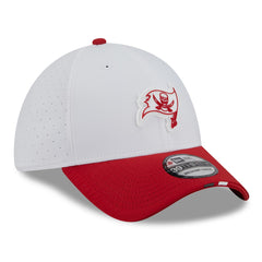 Tampa Bay Buccaneers New Era 2025 NFL Training Camp 39THIRTY Flex Hat White/Red