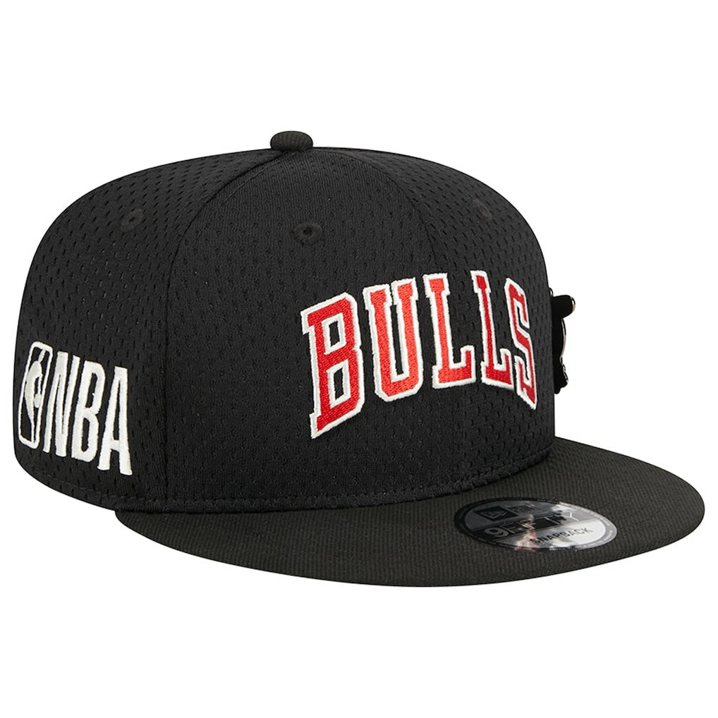 Chicago Bulls Post-Up Pin Mesh 9FIFTY Snapback Hat Black