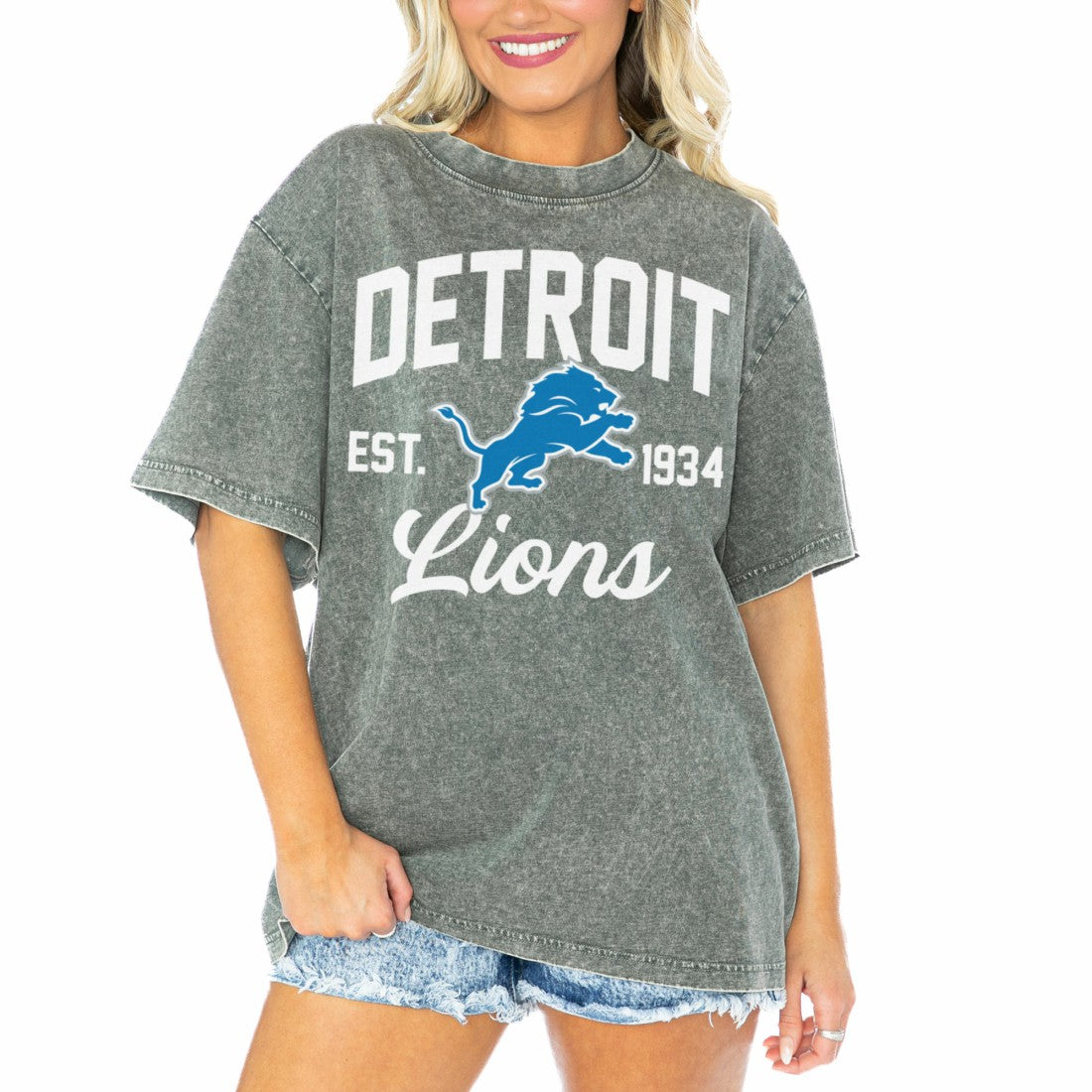 Detroit Lions Gameday Couture Women's Tackle Titan Boyfriend Washed T-Shirt Gray