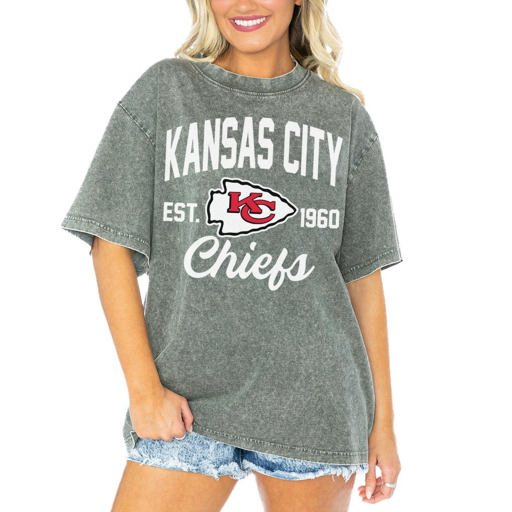 Kansas City Chiefs Gameday Couture Women's Tackle Titan Boyfriend Washed T-Shirt Gray