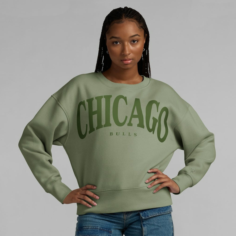 Chicago Bulls Women's Elements Flow Pullover Sweatshirt Olive