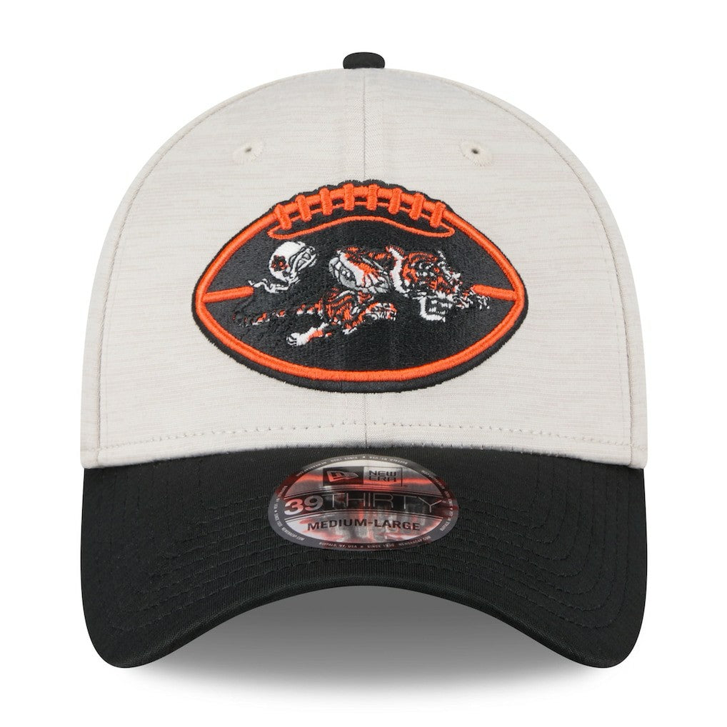 Cincinnati Bengals New Era 2024 Sideline Historic 39THIRTY Flex Hat Stone/Black