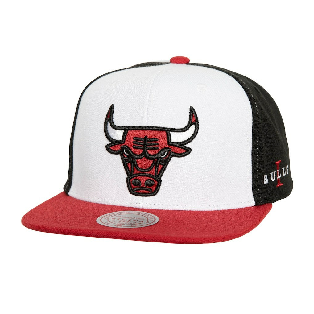 Chicago Bulls Core Snapback Hat White/Red