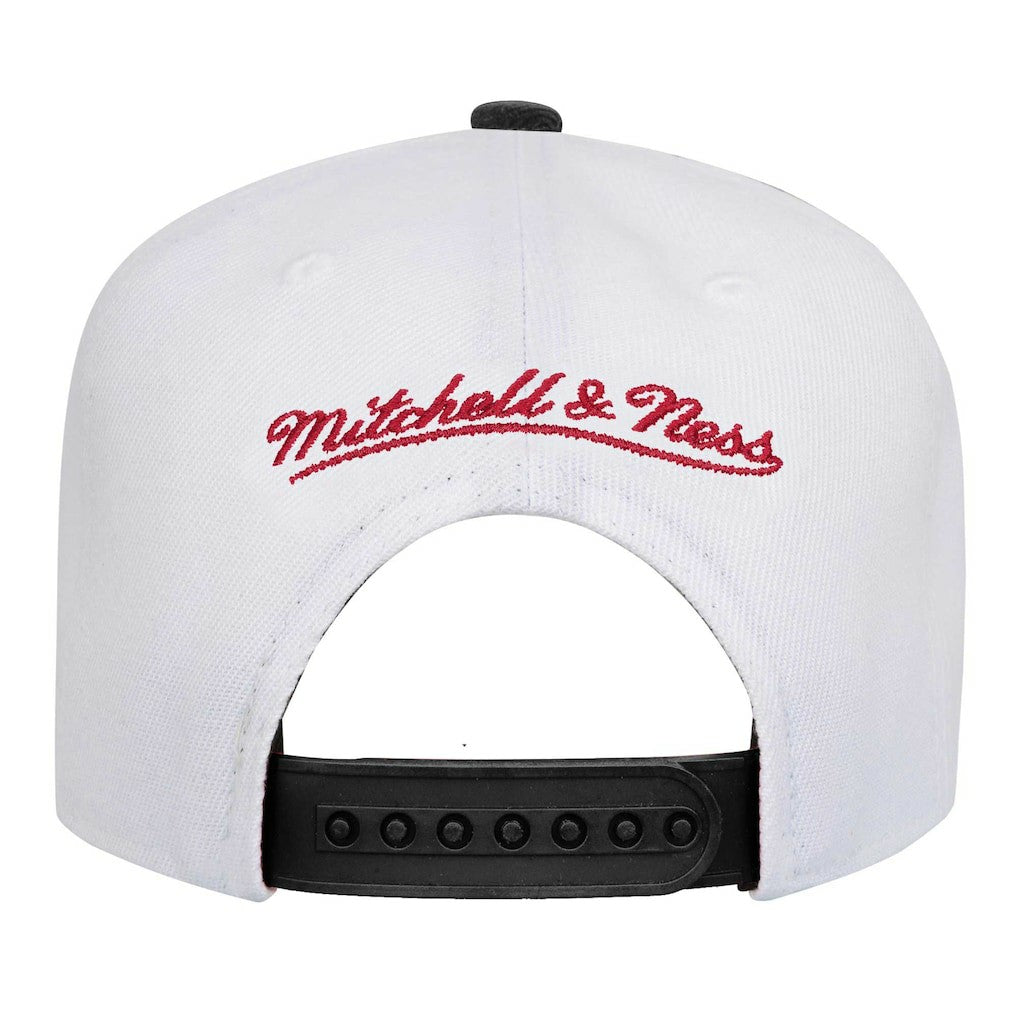 Chicago Bulls Youth Wave Runner Snapback Hat White