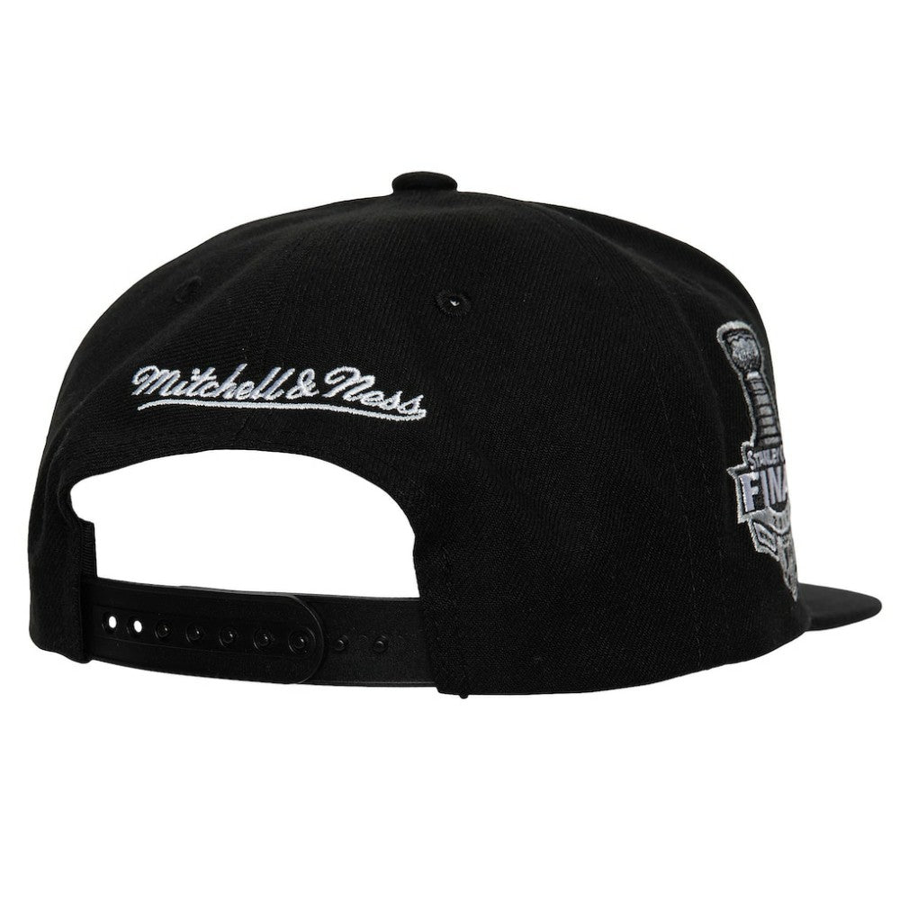 NHL Chicago Blackhawks Mitchell & Ness Core Top Spot Snapback Hat - Black