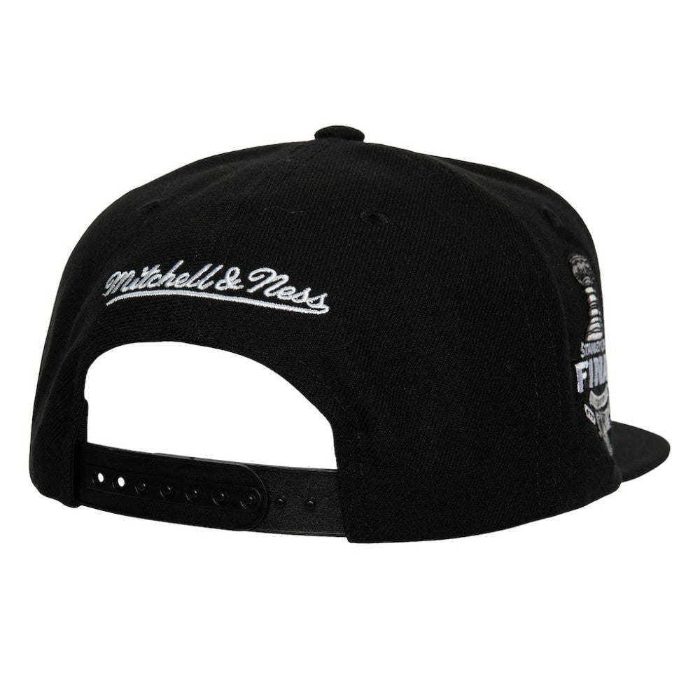 NHL Boston Bruins Mitchell & Ness Core Top Spot Snapback Hat - Black
