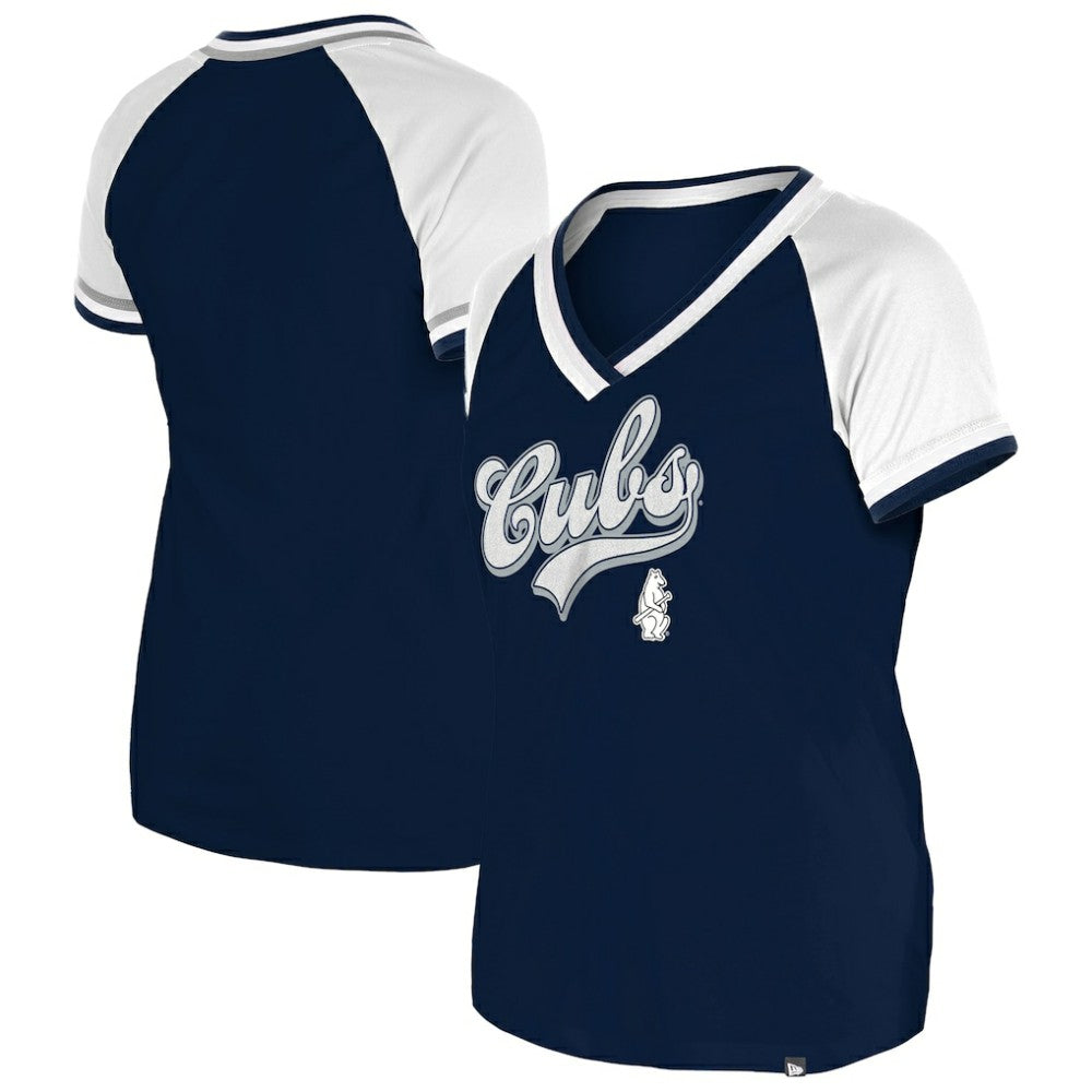 Chicago Cubs New Era Women's Gameday Raglan V-Neck T-Shirt - Navy T-shirts