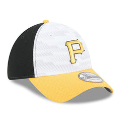 Pittsburgh Pirates New Era 2025 MLB Clubhouse 39THIRTY Flex Hat - Black/Gold Hats