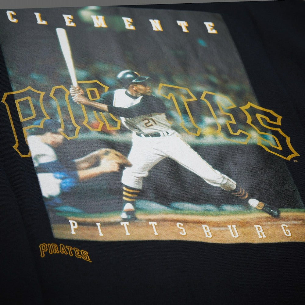Roberto Clemente Pittsburgh Pirates Mitchell & Ness Legends Collection Vintage Logo T-Shirt - Black T-shirts