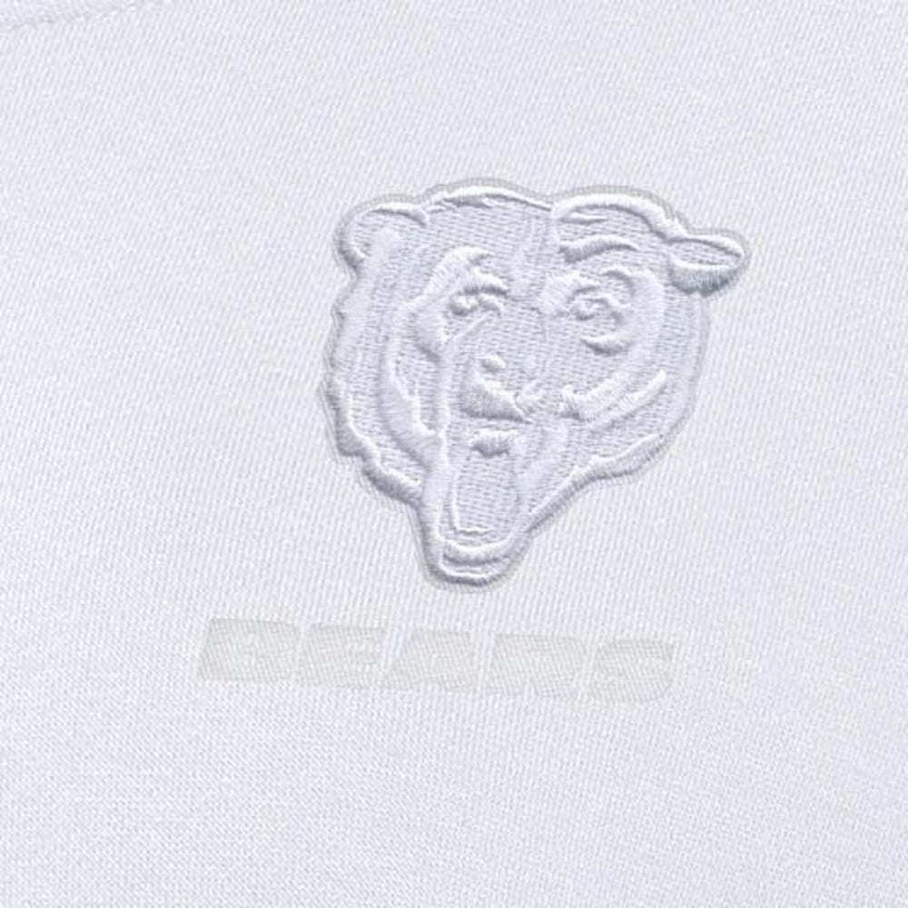 Chicago Bears Antigua Women's Victory Crew Pullover Sweatshirt White