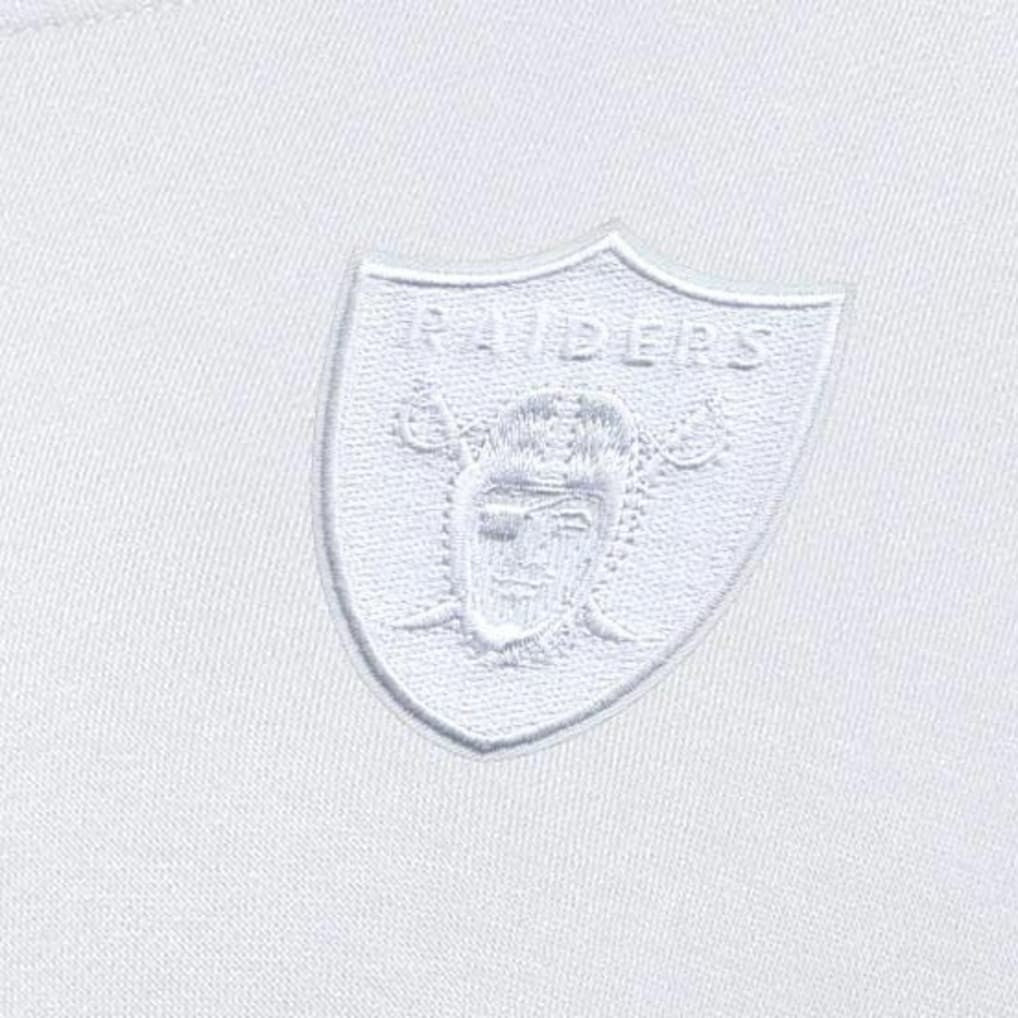 Las Vegas Raiders Antigua Women's Victory Crew Pullover Sweatshirt White