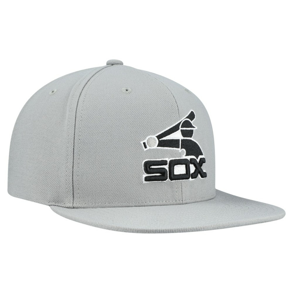 Chicago White Sox Mitchell & Ness Cooperstown Collection Basic Flip Snapback Hat - Gray Hats