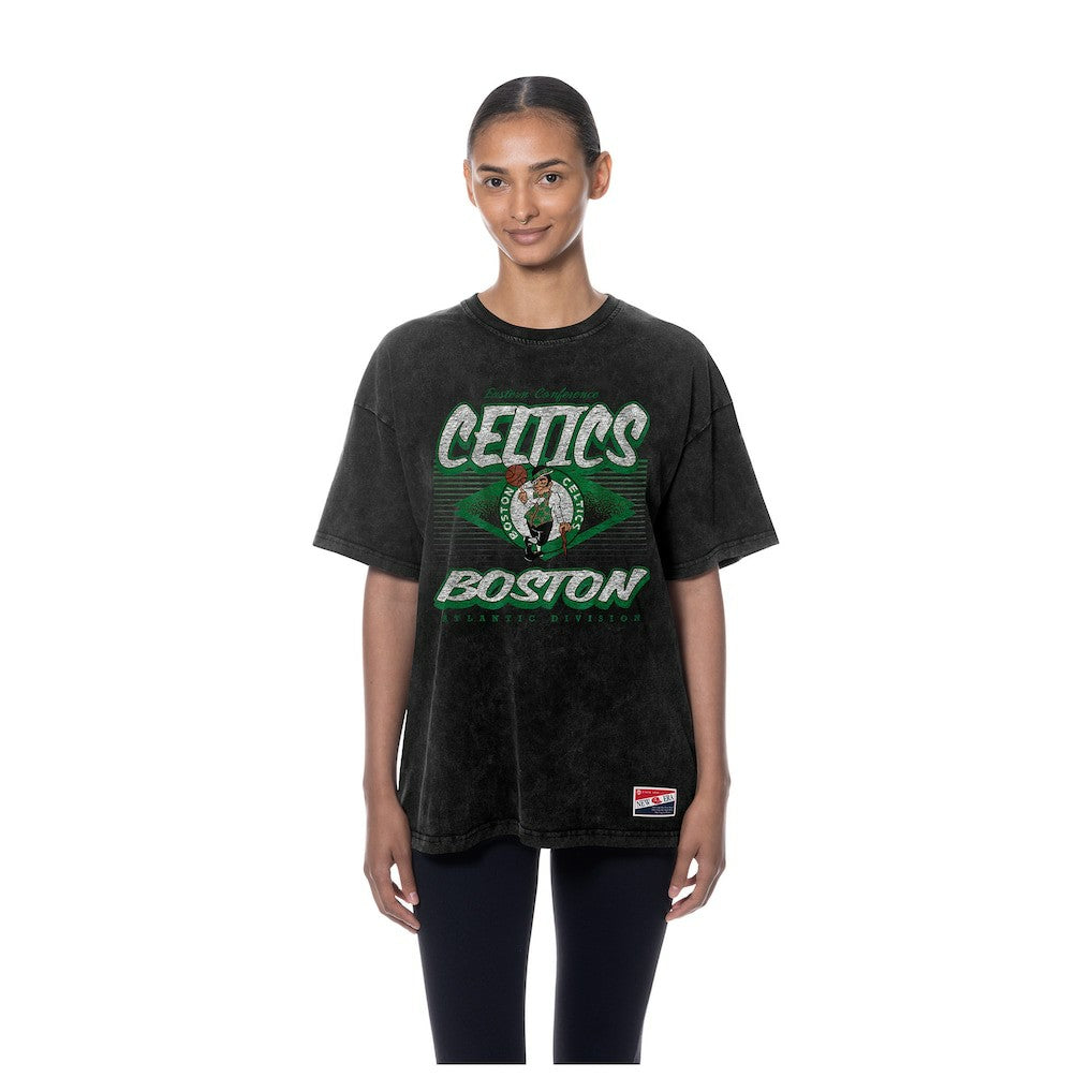 Boston Celtics Women's Throwback Mineral Wash Oversized T-Shirt Black