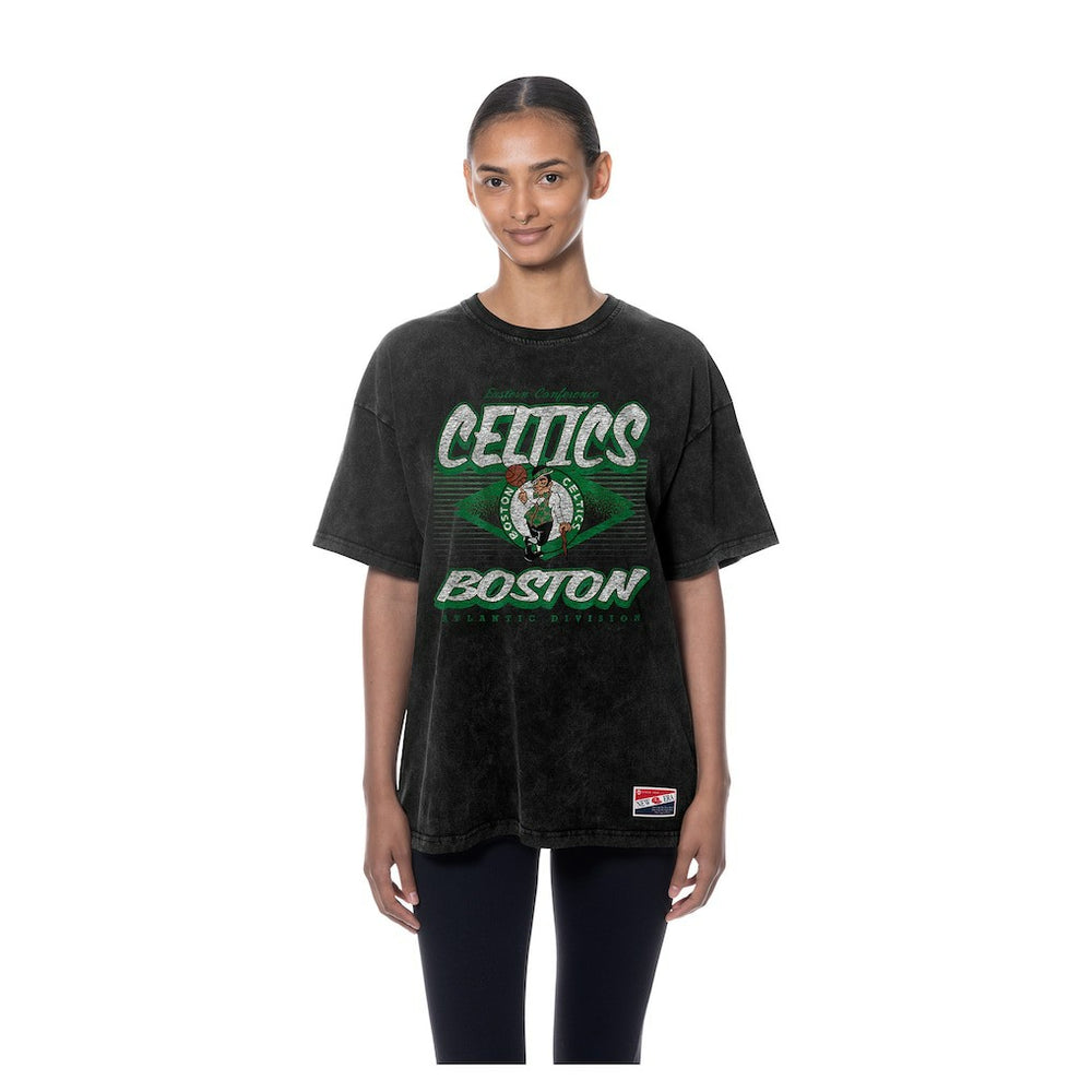 Boston Celtics Women's Throwback Mineral Wash Oversized T-Shirt Black
