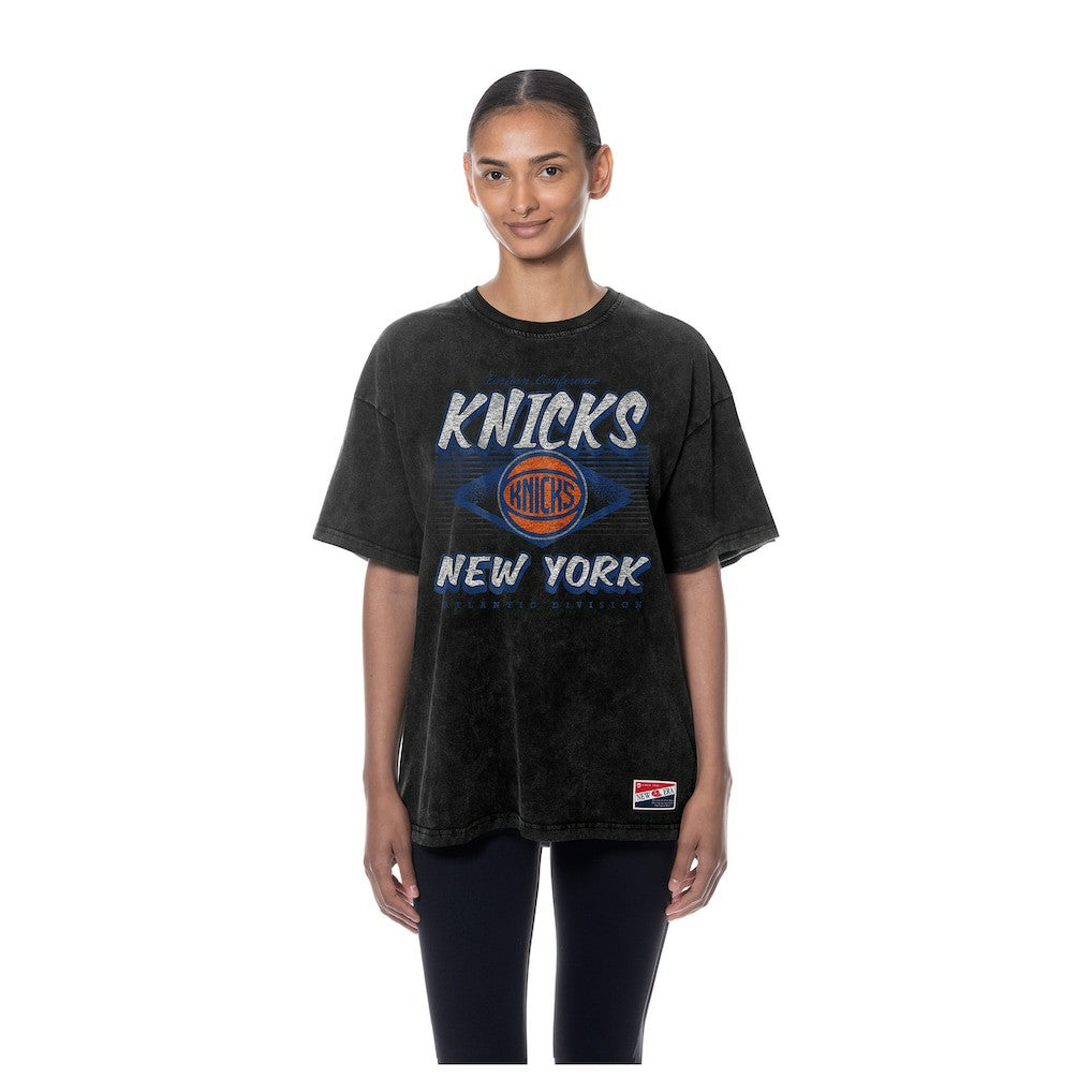 New York Knicks Women's Throwback Mineral Wash Oversized T-Shirt Black