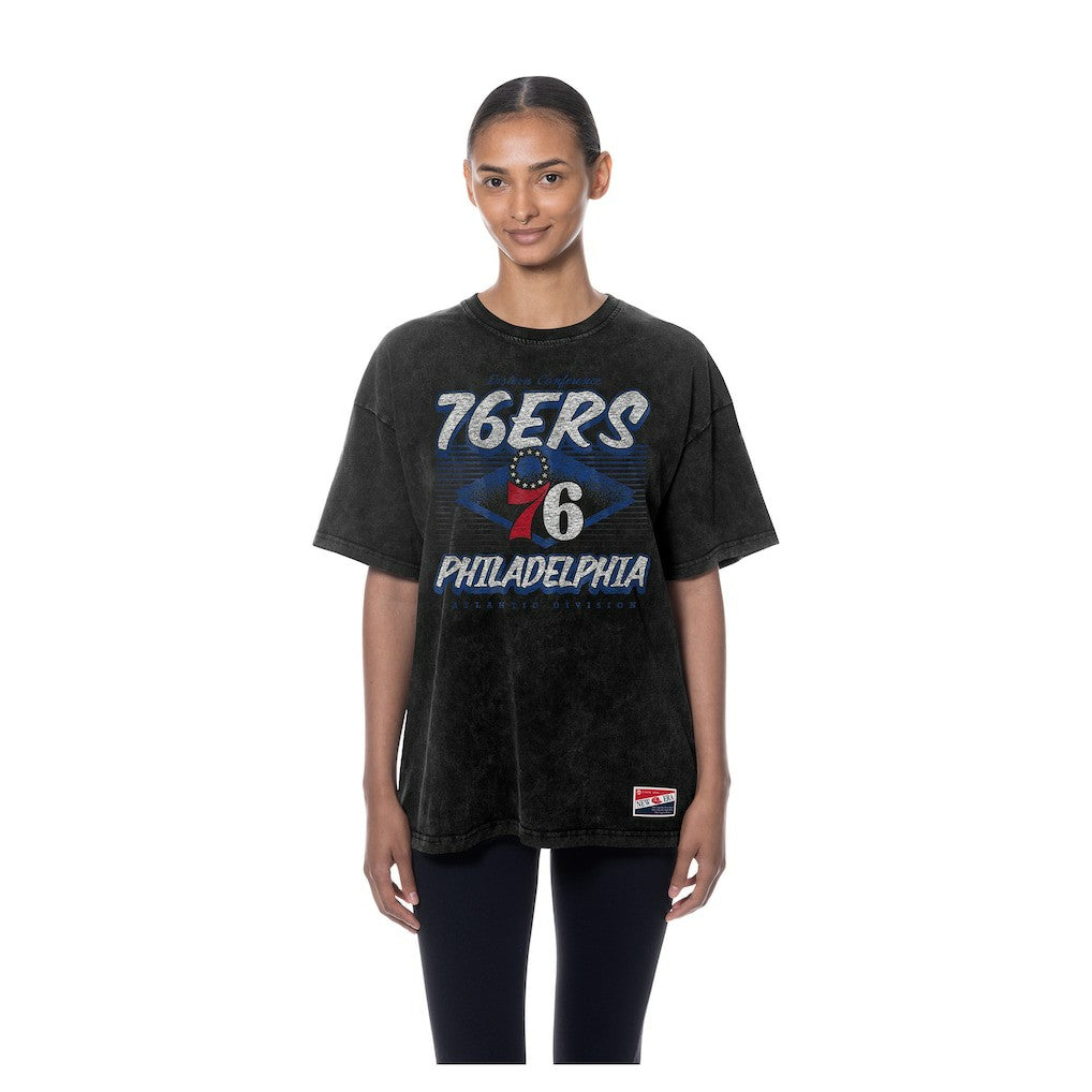 Philadelphia 76ers Women's Throwback Mineral Wash Oversized T-Shirt Black
