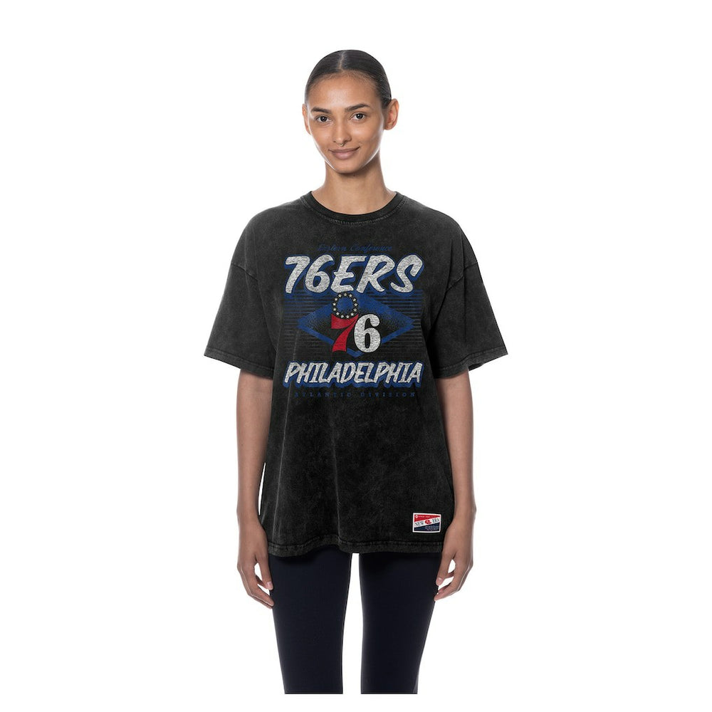 Philadelphia 76ers Women's Throwback Mineral Wash Oversized T-Shirt Black