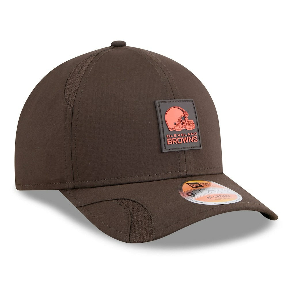 Cleveland Browns New Era Youth 2025 Sideline 9FORTY Adjustable Hat Brown
