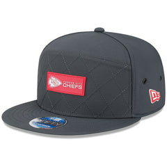 Kansas City Chiefs New Era 2025 Sideline Cold Weather Split Panel 9FIFTY Snapback Hat Charcoal