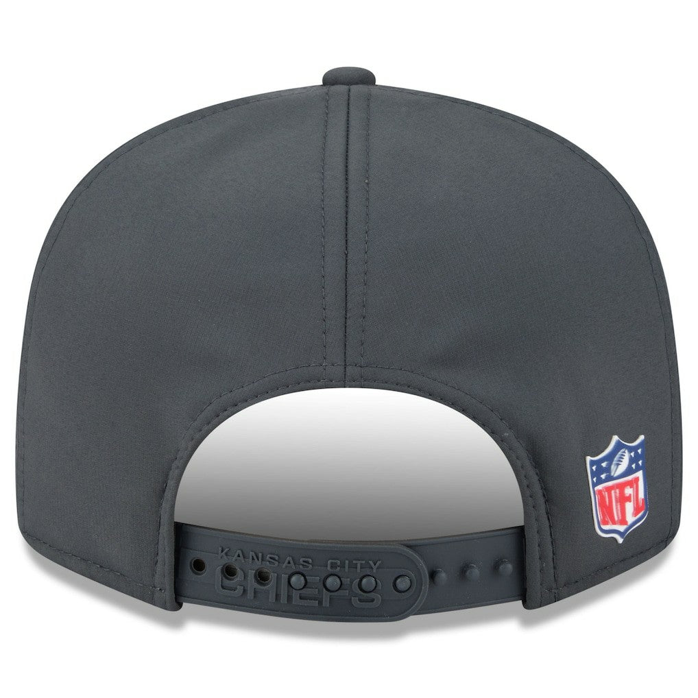 Kansas City Chiefs New Era 2025 Sideline Cold Weather Split Panel 9FIFTY Snapback Hat Charcoal