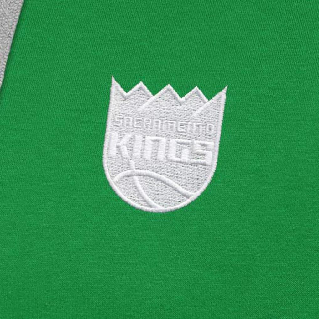 Sacramento Kings Antigua St. Patrick's Day Victory Raglan Pullover Hoodie Kelly Green