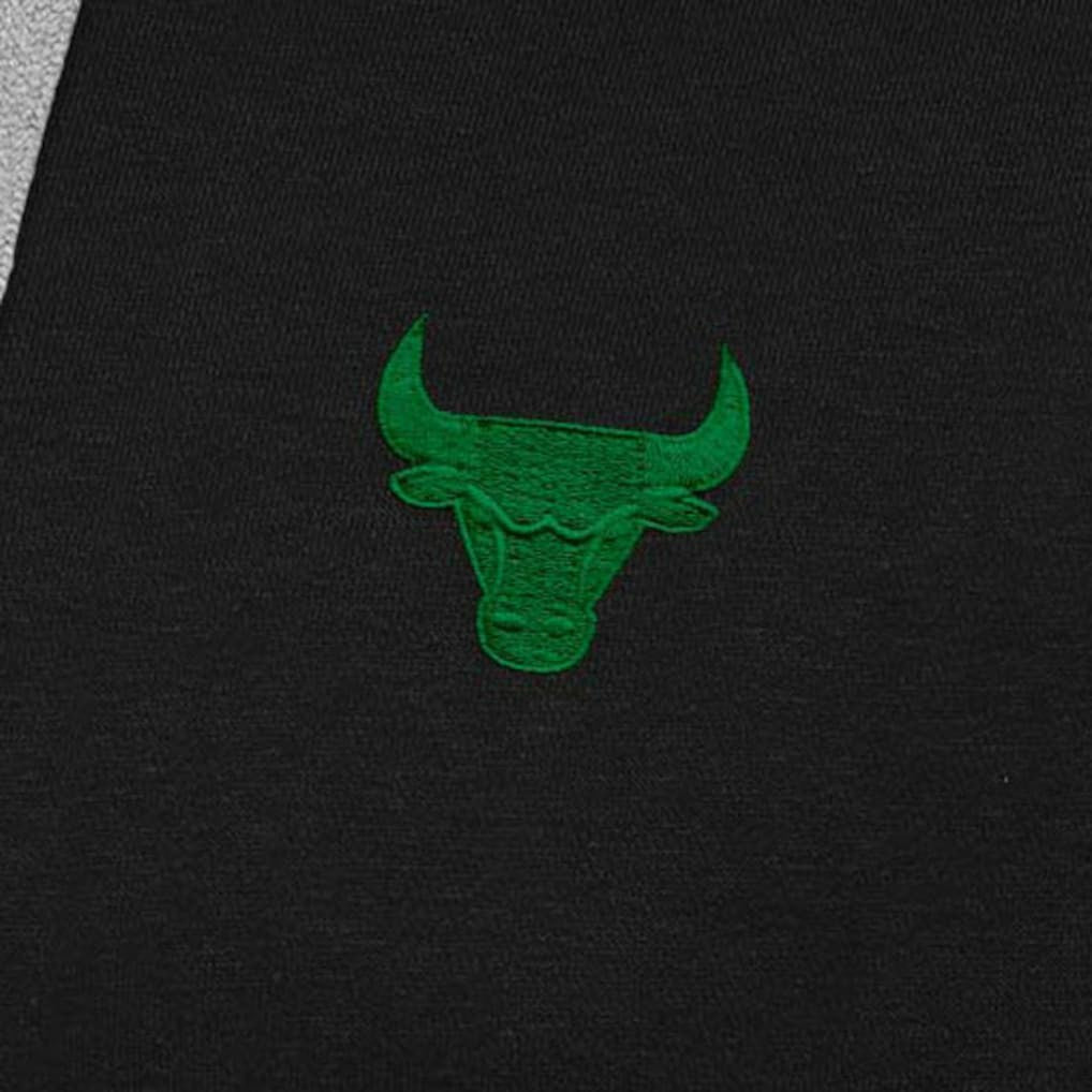 Chicago Bulls Antigua St. Patrick's Day Victory Raglan Pullover Hoodie Black