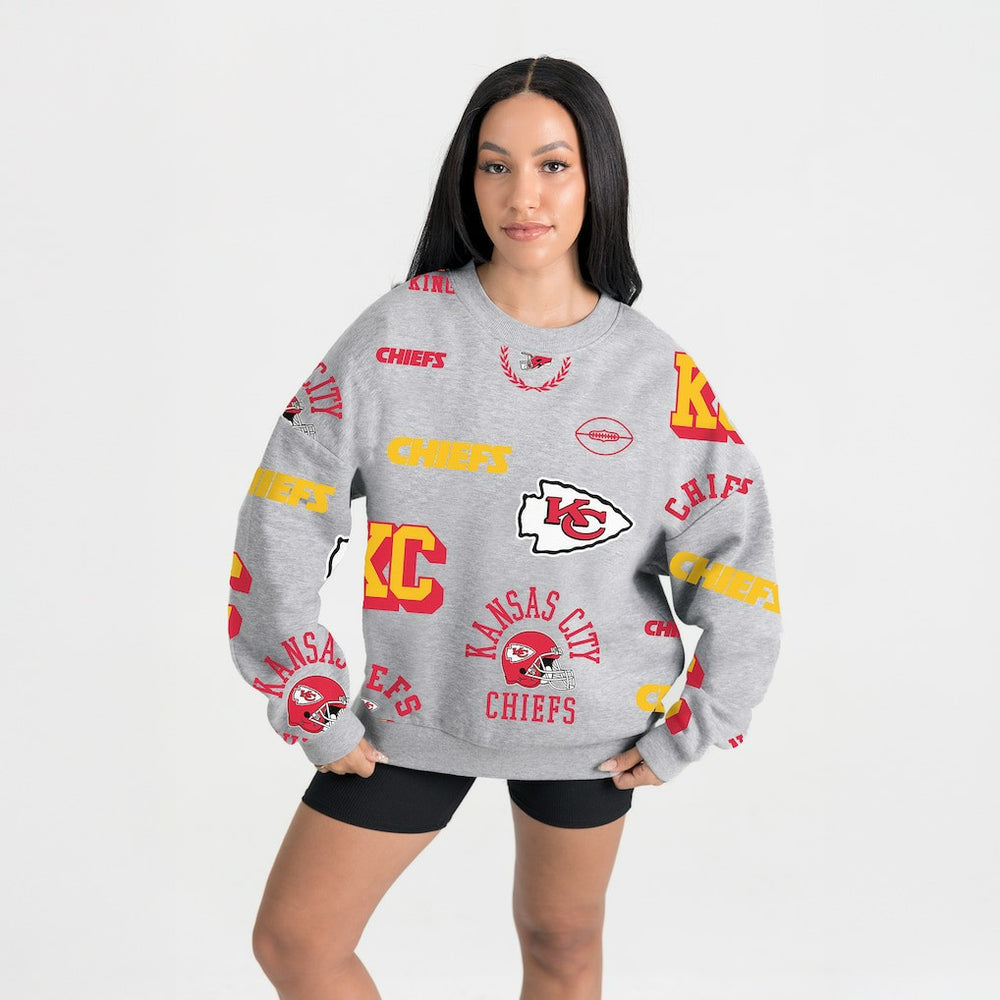 Kansas City Chiefs Gameday Couture Women's Always On Repeat Fleece Sweatshirt Heather Gray