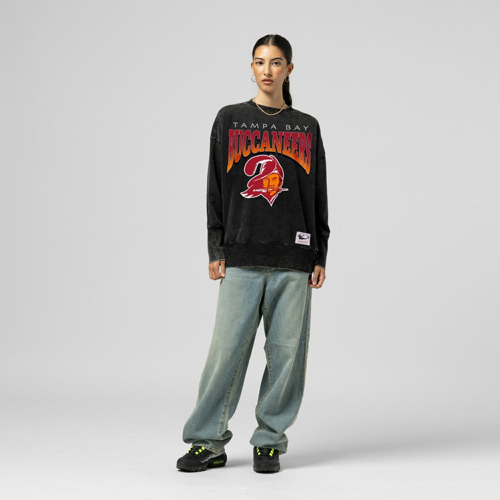 Tampa Bay Buccaneers Women's Delineate Mineral Wash Crewneck Sweatshirt Black