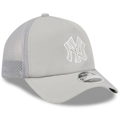 New York Yankees New Era 2026 Batting Practice Apex 9FORTY Adjustable Trucker Hat - Gray Hats
