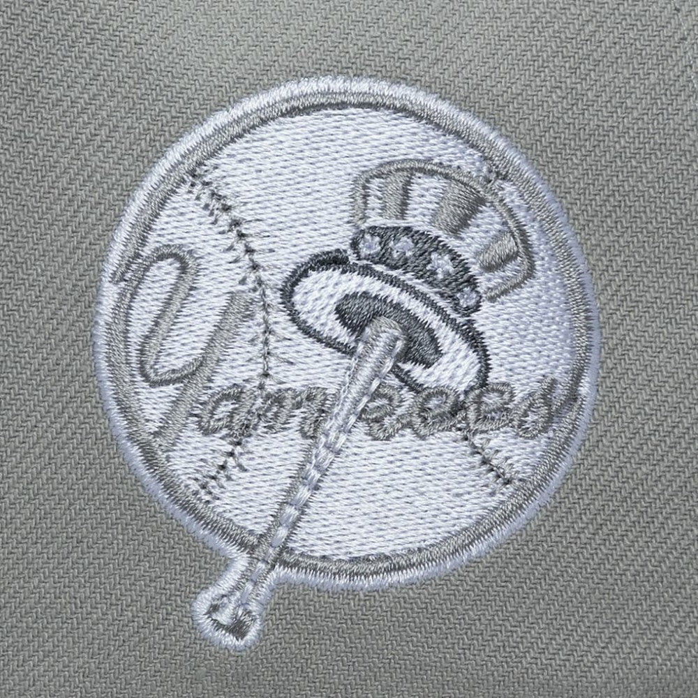 New York Yankees Mitchell & Ness Thunderstorm Head Coach Pro-Crown Adjustable Hat - Gray Hats