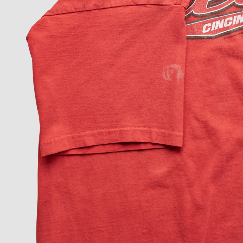 Cincinnati Reds Lee Apparel 2000s T-Shirt - Red - M by Fanatics Real Vintage T-shirts