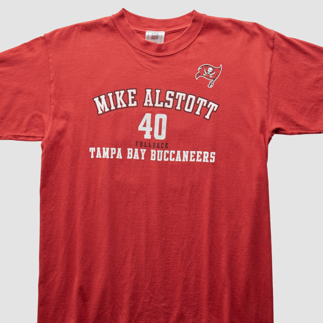 Tampa Bay Buccaneers NFL 2000s T-Shirt Red Vintage