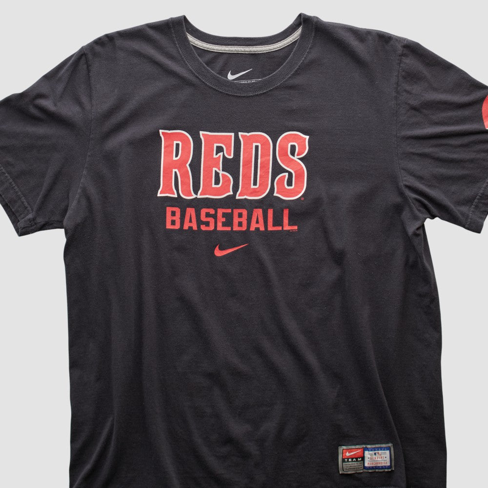 Cincinnati Reds Nike 2010s T-shirt - Black - M by Fanatics Real Vintage T-shirts