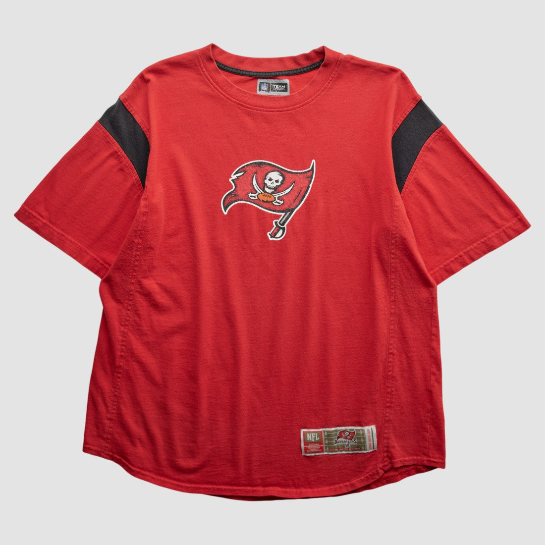 Tampa Bay Buccaneers NFL 2000s T-shirt Red Vintage