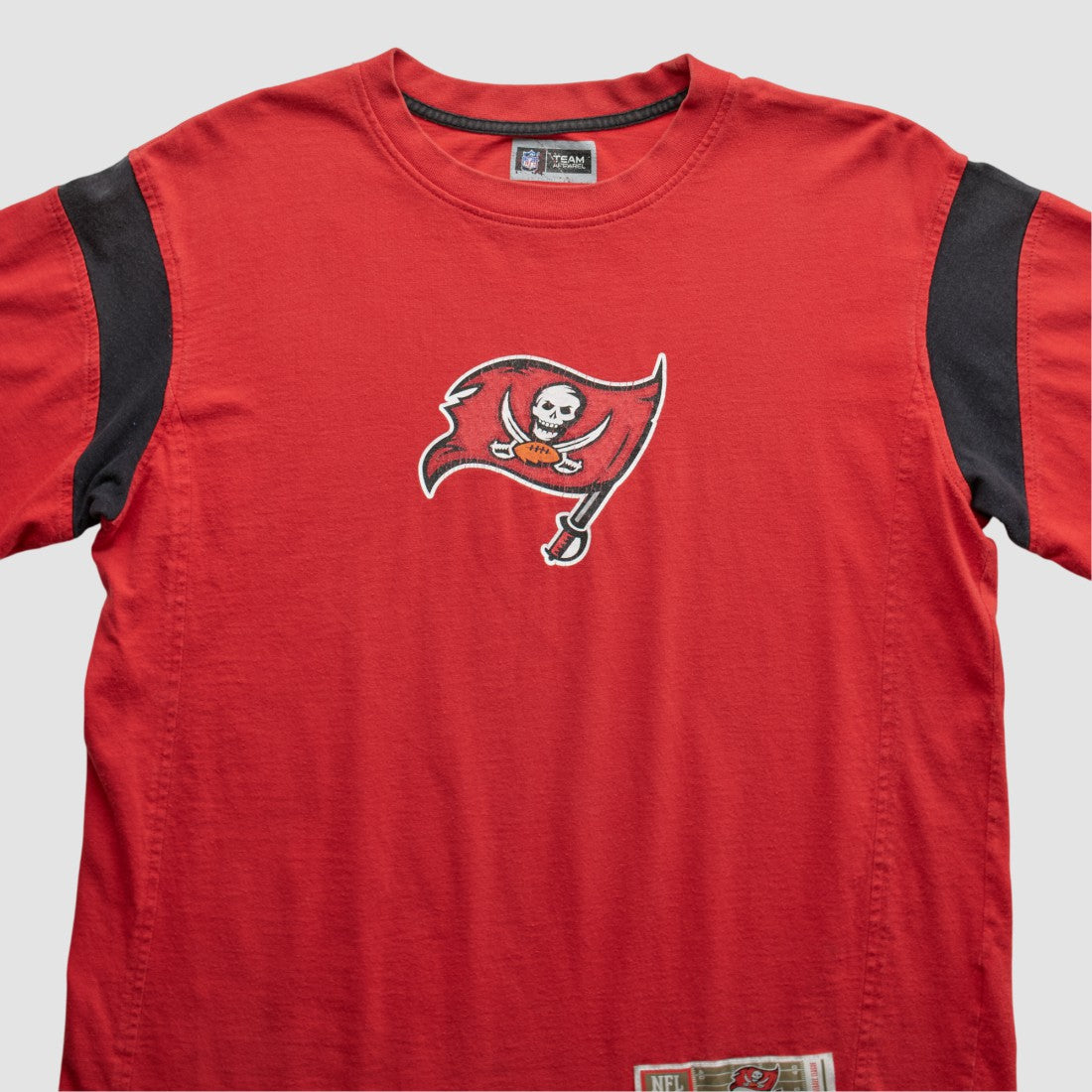 Tampa Bay Buccaneers NFL 2000s T-shirt Red Vintage