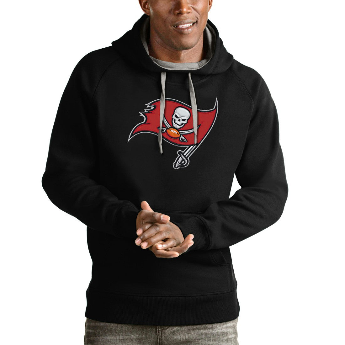 Tampa Bay Buccaneers Antigua Victory Pullover Hoodie Black