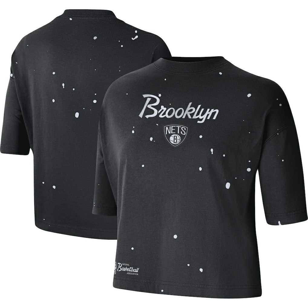 Brooklyn Nets Women's Courtside Splatter Cropped T-Shirt Black