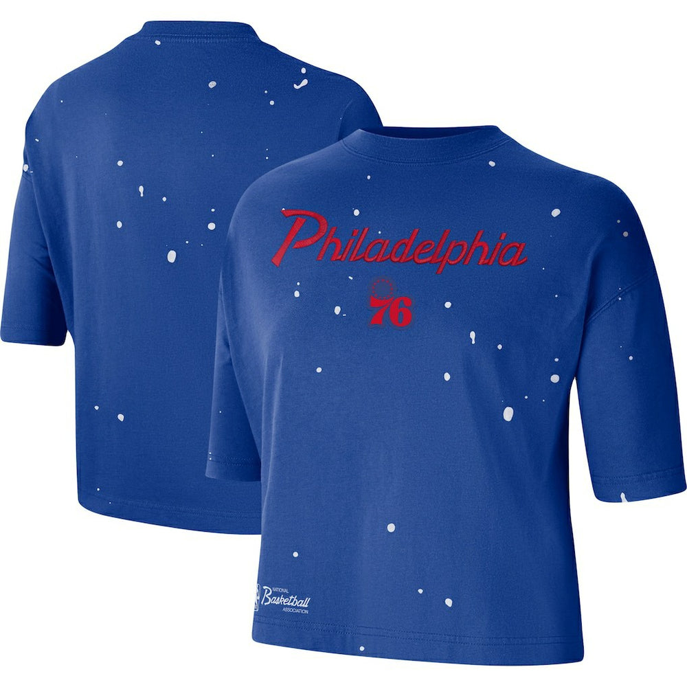 Philadelphia 76ers Women's Courtside Splatter Cropped T-Shirt Royal