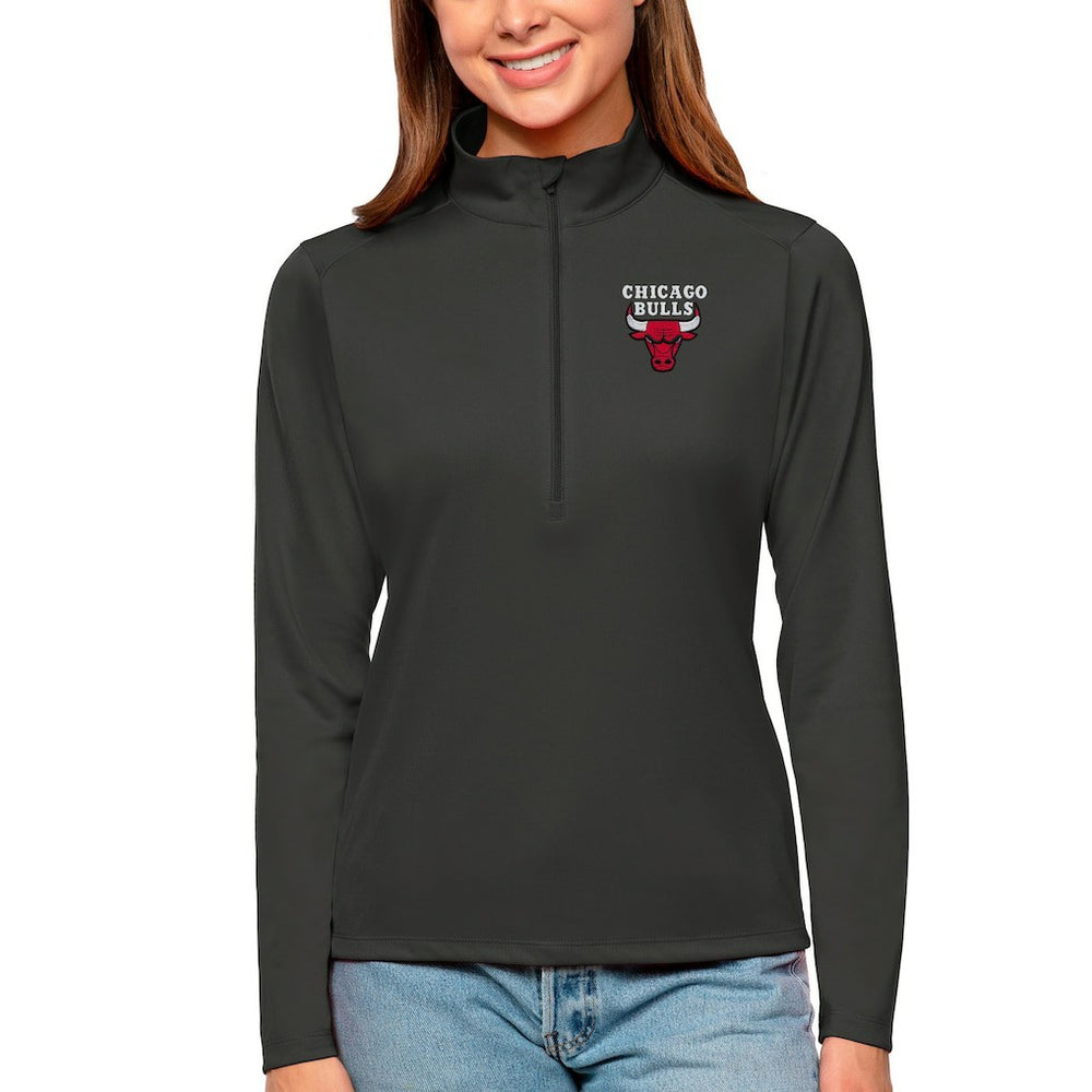 Chicago Bulls Antigua Women's Tribute Half-Zip Top Charcoal