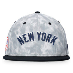 New York Yankees Fanatics Smoke Dye Fitted Hat - Black/White Hats