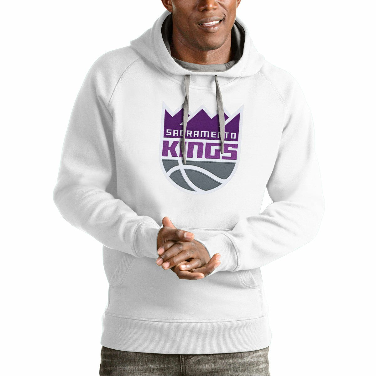 Sacramento Kings Antigua Team Logo Victory Pullover Hoodie White