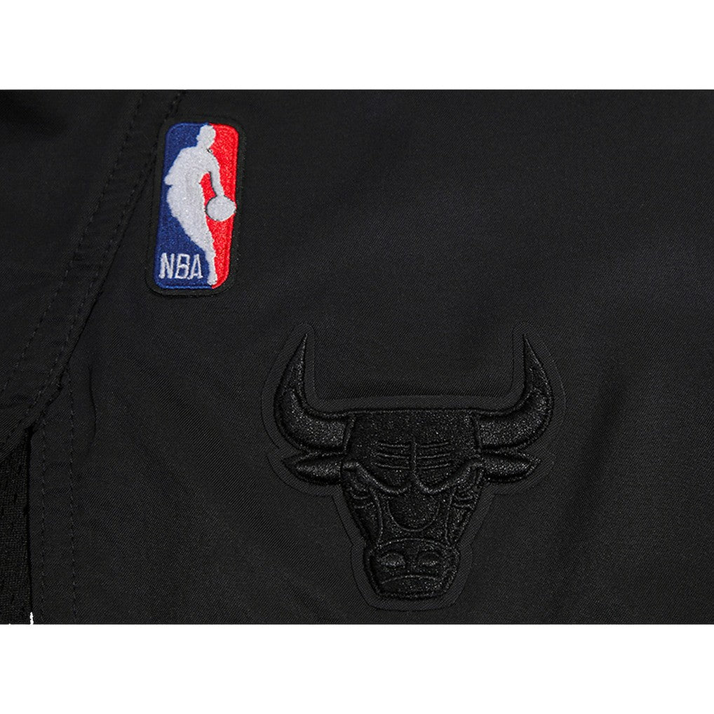 Chicago Bulls Pro Standard Women's Script Woven Shorts Black